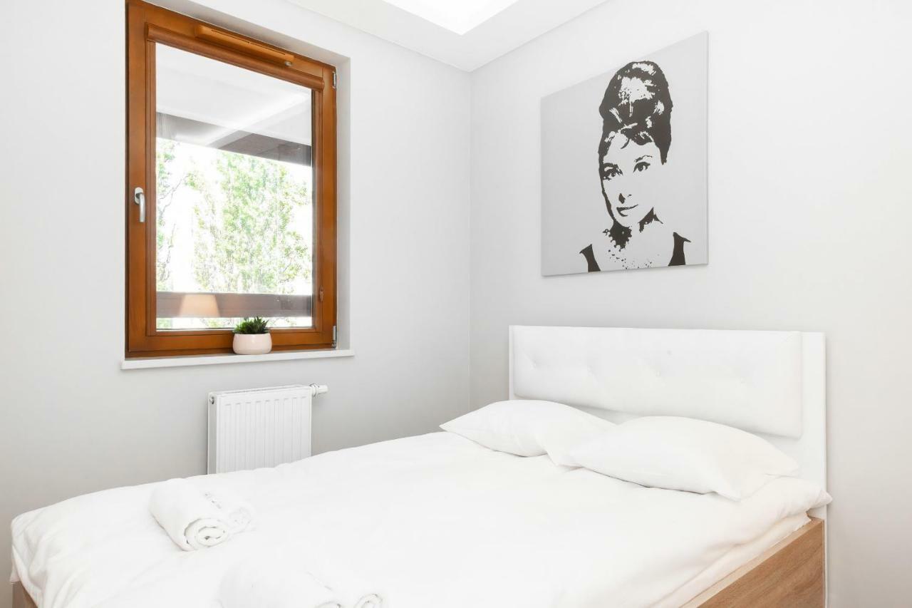Apartment Grzybowska By Renters Warschau